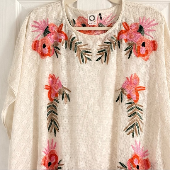 Anthropologie Akemi & Kin Chic Floral Embroidered Tunic Poncho - Picture 5 of 15